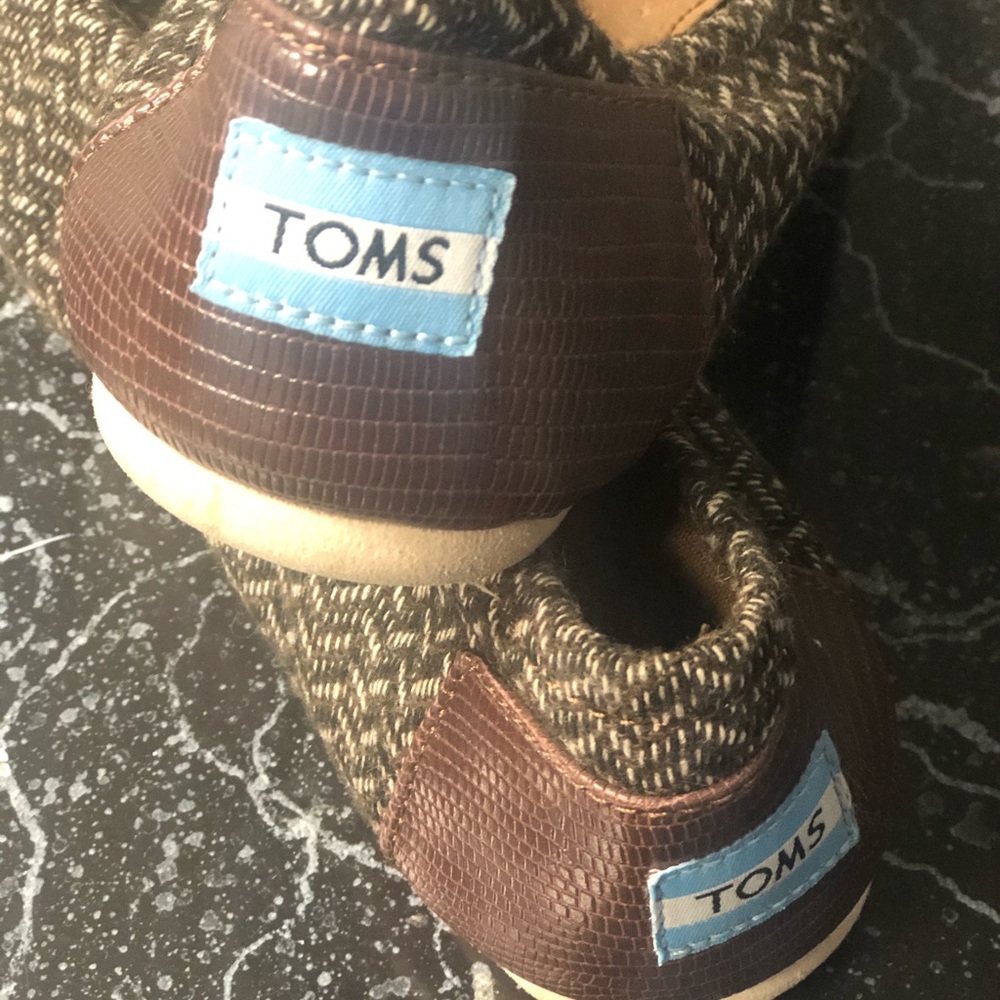 Toms - Picture 2 of 6